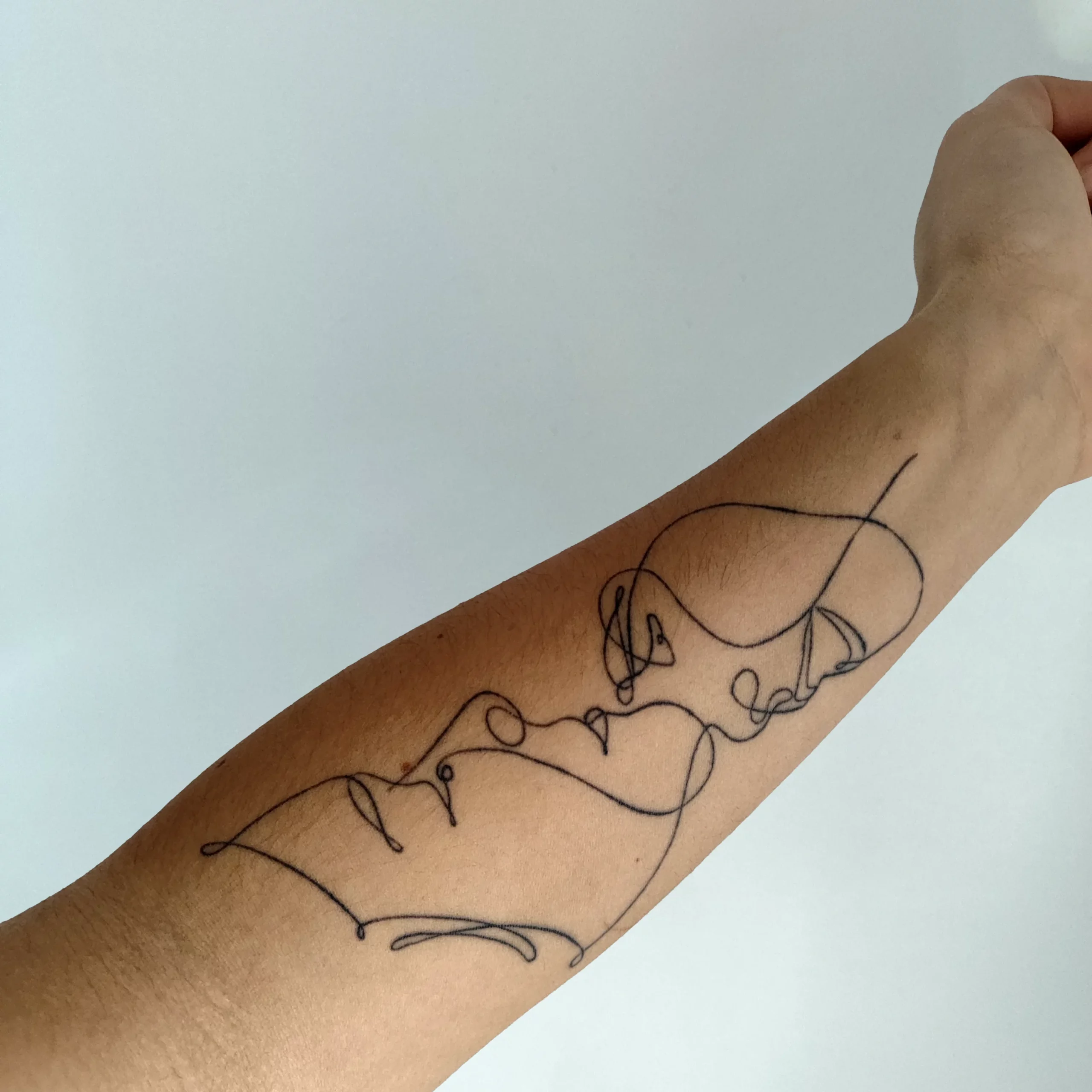 Tatouage minimaliste 
LE STUDIO DE CASSIE,